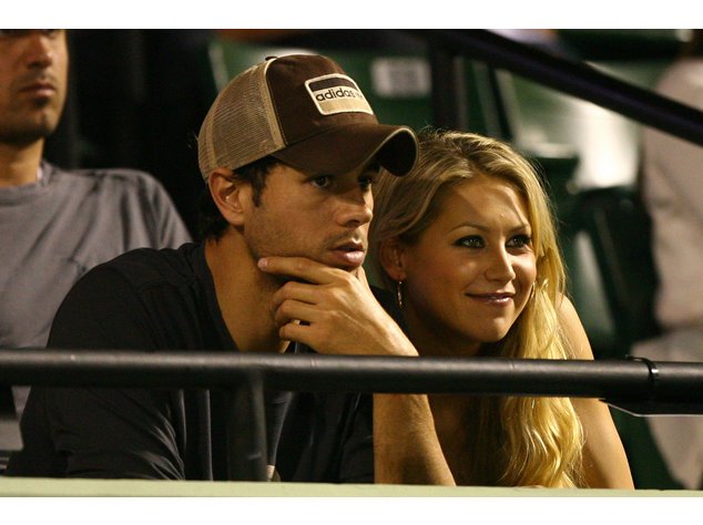 Anna Kurnikova und Enrique Iglesias beim Sport Anna Kurnikova und Enrique Iglesias beim Sport