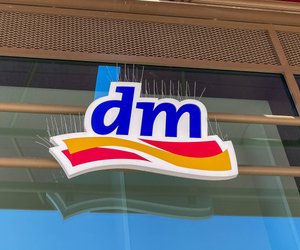 Fruchtig-süße Note: Dieses dm-Parfum macht auch im Winter gute Laune