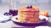 Kürbis-Pfannkuchen: Einfaches Rezept für super fluffige Pancakes