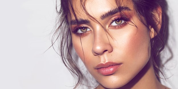 Vergiss Instagram-Brauen: Messy Brows sind der Trend