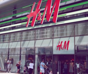 Trendfarbe Bottega Green: Shoppe jetzt die angesagte H&M-Bluse
