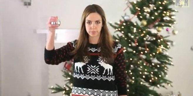Weihnachtsfilm „The Holidays“: Mutter lässt den Weihnachtsbaum hochgehen. Weihnachtsfilm „The Holidays“: Mutter lässt den Weihnachtsbaum hochgehen.