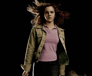 Herbstmode mit Zauberfaktor: Diese Tchibo-Weste hätte für Hermine echte Gryffindor-Vibes!