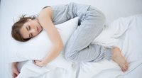 Diese Schlafstellung schadet deiner Gesundheit