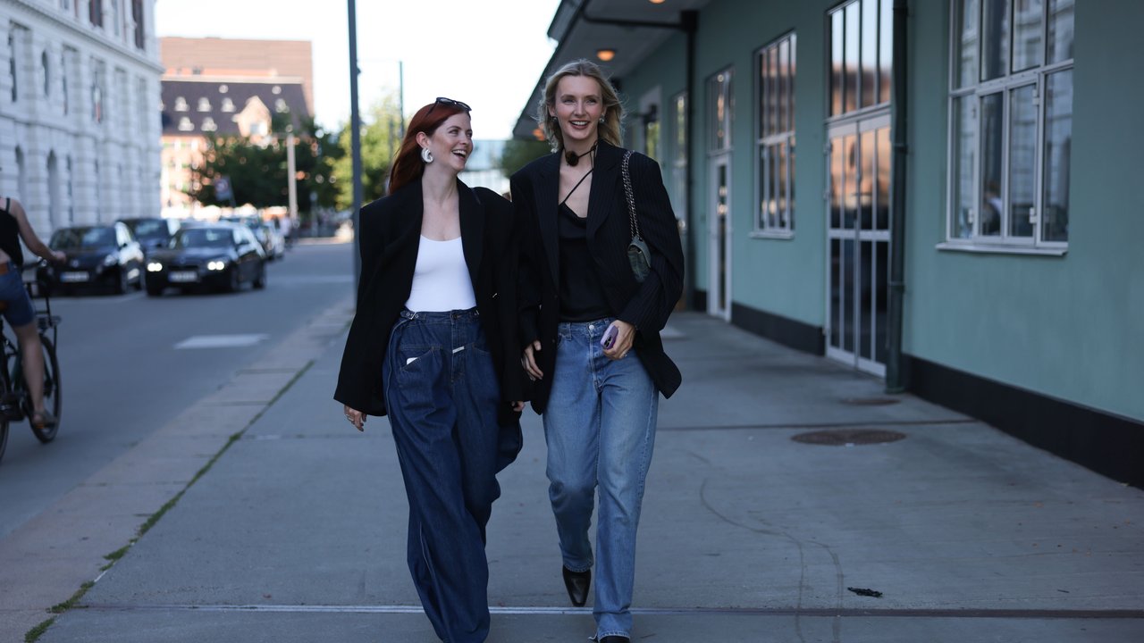 Wide Leg Jeans kombinieren: So stylen wir den Trend