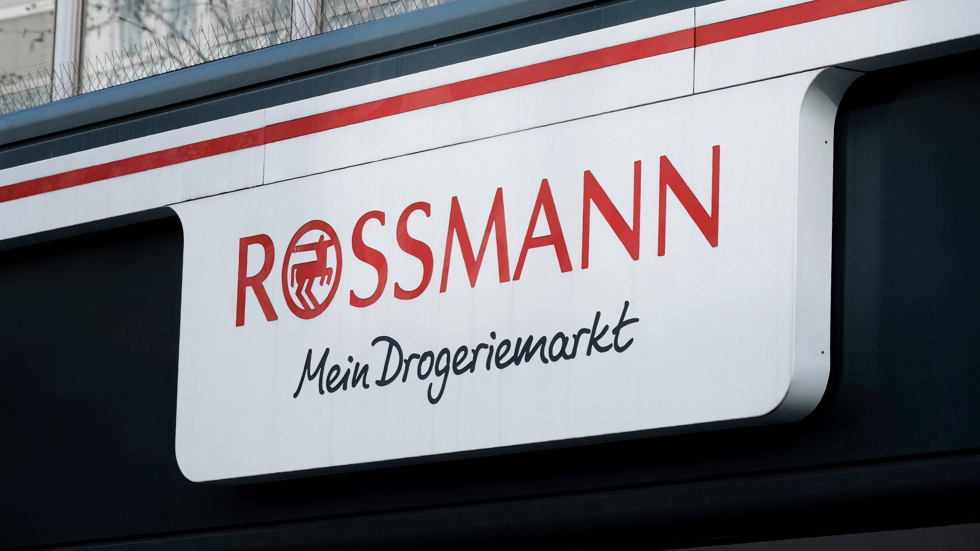Für seidenglatte Haut: Der günstige Rasierer von Rossmann ist ein ...