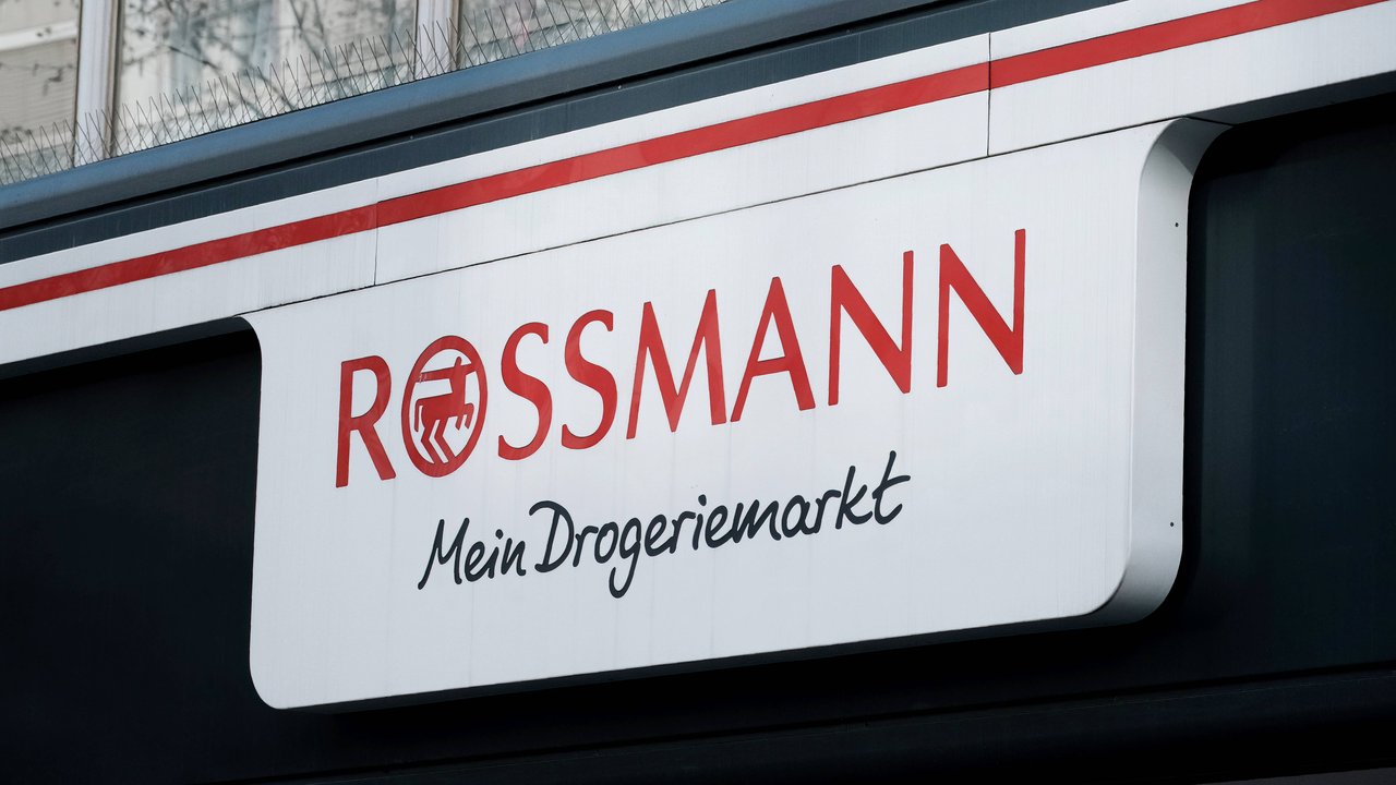 Rossmann hat auch viele beliebte Beauty-Produkte im Sortiment.