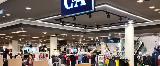 Mäntel stark reduziert bei C&A: So preiswert & cool trägst du sie im Winter