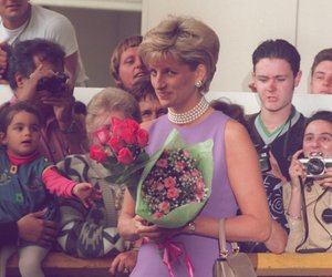 Diana-Fans aufgepasst: Im H&M-Sale gibt es ihr ikonisches Kleid in Flieder!