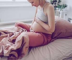 Leistenschmerzen in der Schwangerschaft: Das könnten die Ursachen sein!