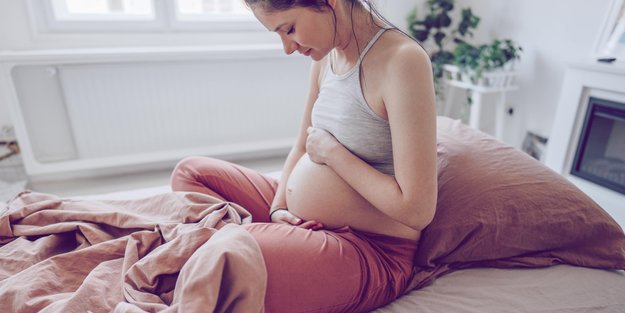 Leistenschmerzen in der Schwangerschaft: Das könnten die Ursachen sein!
