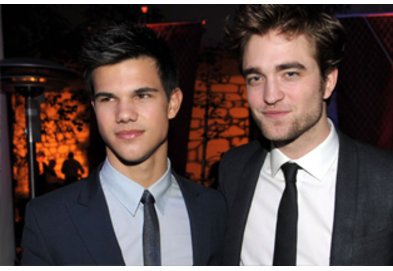 Robert Pattinson und Taylor Lautner lenken mit ihrer Präsenz von kleinen Fehlern ab Robert Pattinson und Taylor Lautner lenken mit ihrer Präsenz von kleinen Fehlern ab