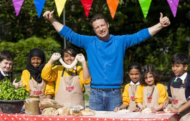Jamie Oliver hat eine Petition für eine gesunde Schulbildung von Kindern gestartet Jamie Oliver hat eine Petition für eine gesunde Schulbildung von Kindern gestartet
