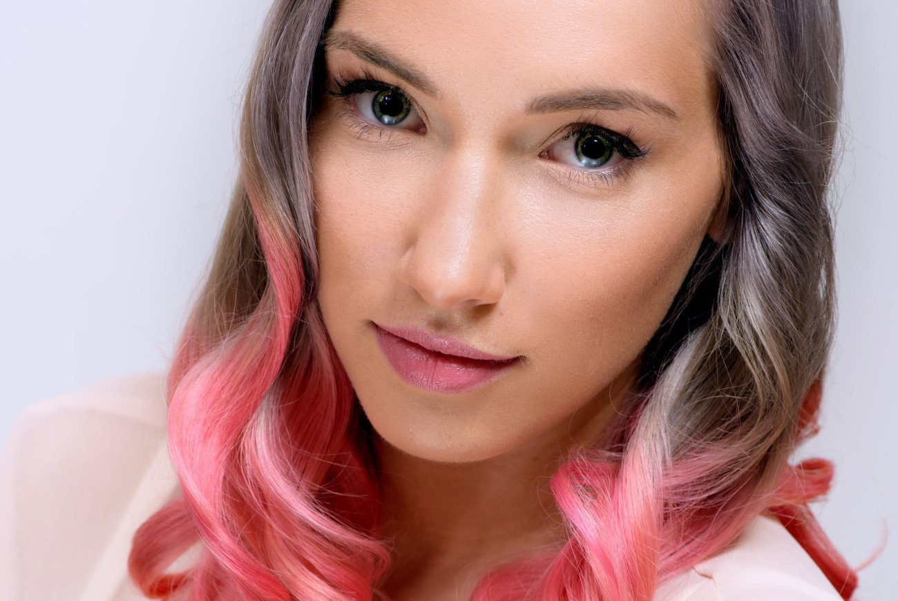 Haare färben mit Krepppapier Haare färben mit Krepppapier