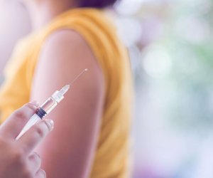 Umfassende Corona-Impfung erst 2022? Das sagt ein RKI-Experte