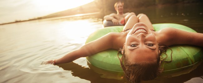 So wird dein Tag am See perfekt: 10 geniale Beach Essentials von H&M Home!