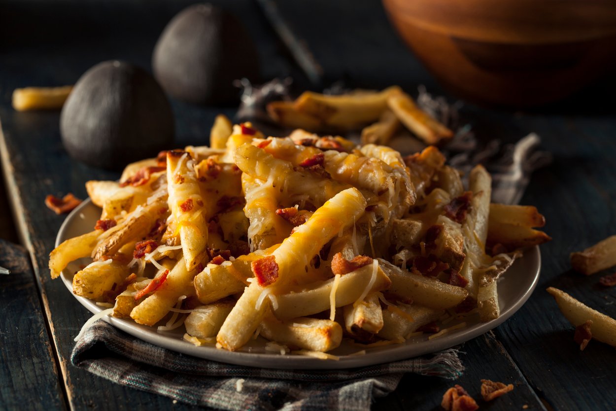 knusprige Pommes aus dem Ofen mit Käse knusprige Pommes aus dem Ofen mit Käse