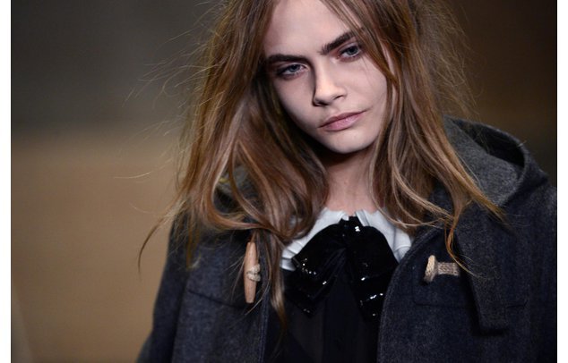 Cara Delevingne auf dem Runway Cara Delevingne auf dem Runway