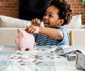 Umgang mit Geld: So lernen Kinder, ihr Taschengeld vernünftig auszugeben