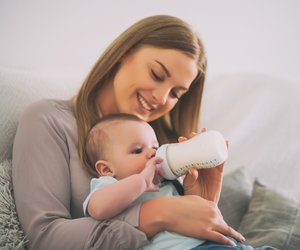 Babyflaschen sterilisieren: So einfach klappt's!