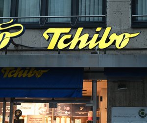 Die Baumwoll-Bettwäsche von Tchibo bringt Farbe in dein Bett