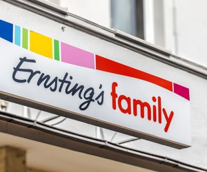 Schlicht, aber schick: Die helle Bettwäsche von Ernsting's family ist ein Schnäppchen