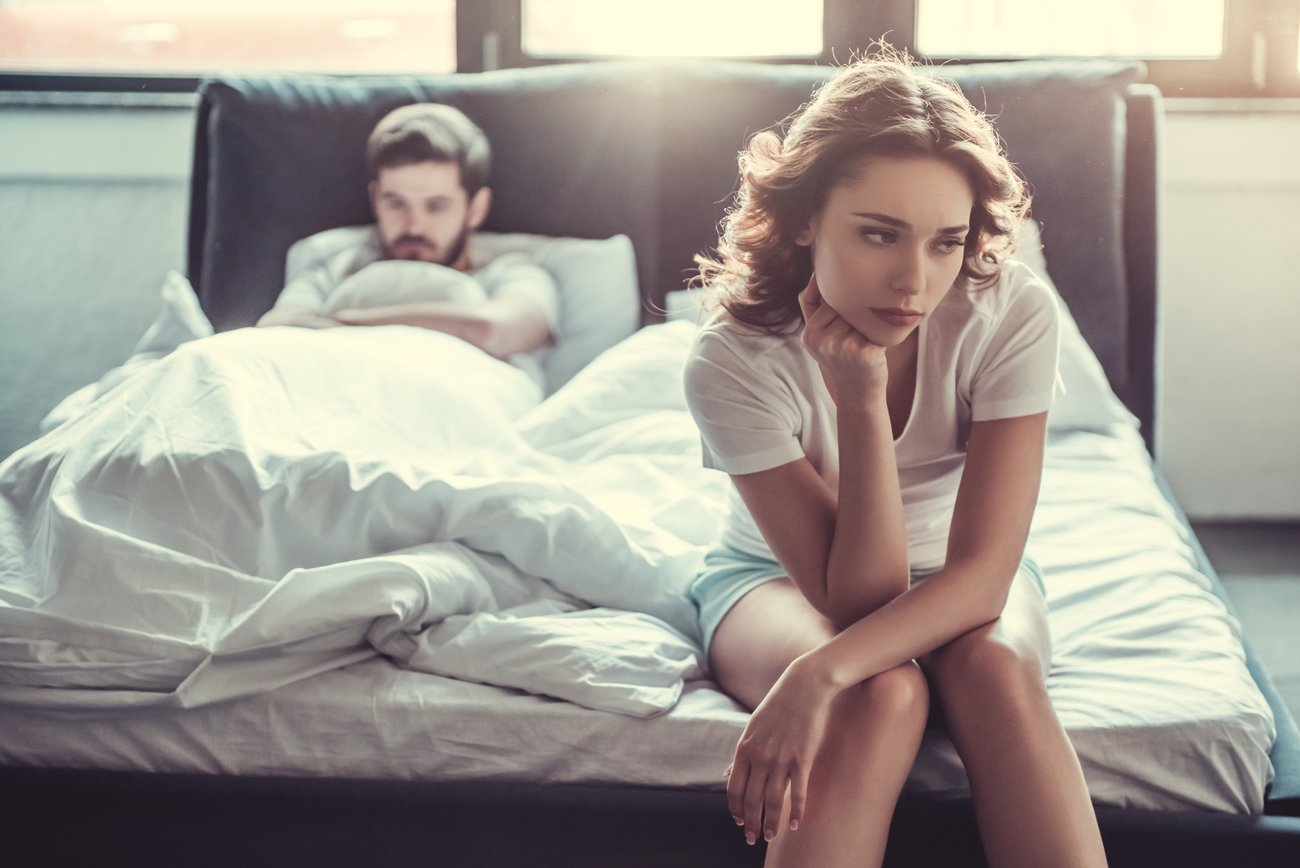 zerstrittenes Paar im Bett zerstrittenes Paar im Bett