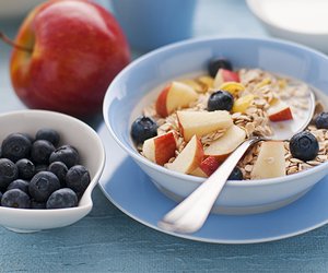 Frühstück zum Abendbrot: 5 Gründe, warum Sie Müsli, Eier und Co. abends essen sollten