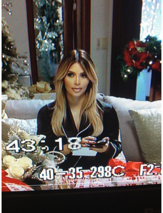 Kim Kardashian bei Dreharbeiten zu einem neuen Projekt Kim Kardashian bei Dreharbeiten zu einem neuen Projekt