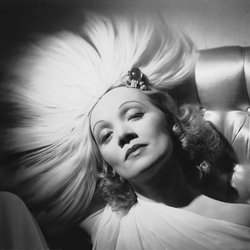 Marlene Dietrich: Die schönsten Looks einer Stilikone