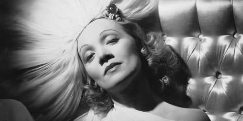 Marlene Dietrich: Die schönsten Looks einer Stilikone