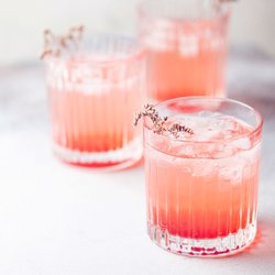 Strawberry Gin Fizz: Nach diesem Trendgetränk sind jetzt alle verrückt