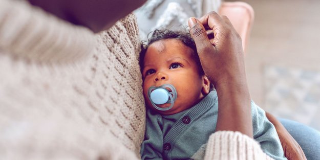 Bezugspersonen beim Baby: Zwischen enger Bindung und Fremdeln