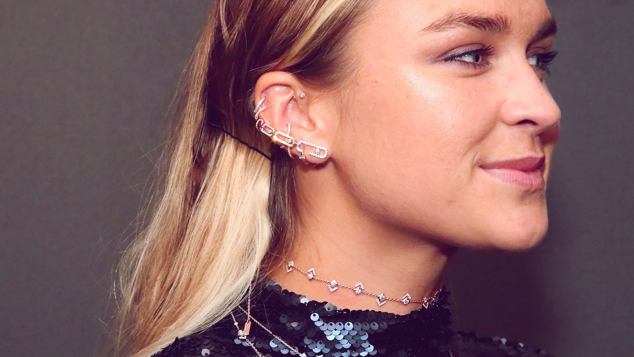 Curated Ear So kombinierst du mehrere Ohrringe richtig