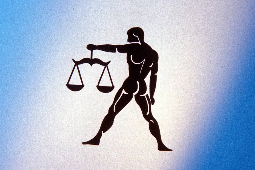 Bildnummer: 50182873  Datum: 25.01.2003  Copyright: imago/Steinach
Sternzeichen - Waage, Objekte , Symbolfoto; 2003, Sternzeichensymbole, Sternzeichensymbol, Astrologie, Horoskop, Horoskope, Sternbild, Sternbilder, Waagen; , quer, Kbdia, Einzelbild, Freisteller, Studioaufnahme, Deutschland,  , Symbole; Aufnahmedatum geschätzt