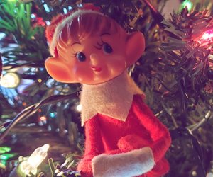 Elf on the shelf: Das steckt hinter der Weihnachtstradition!