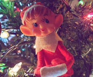 Elf on the shelf: Das steckt hinter der Weihnachtstradition!