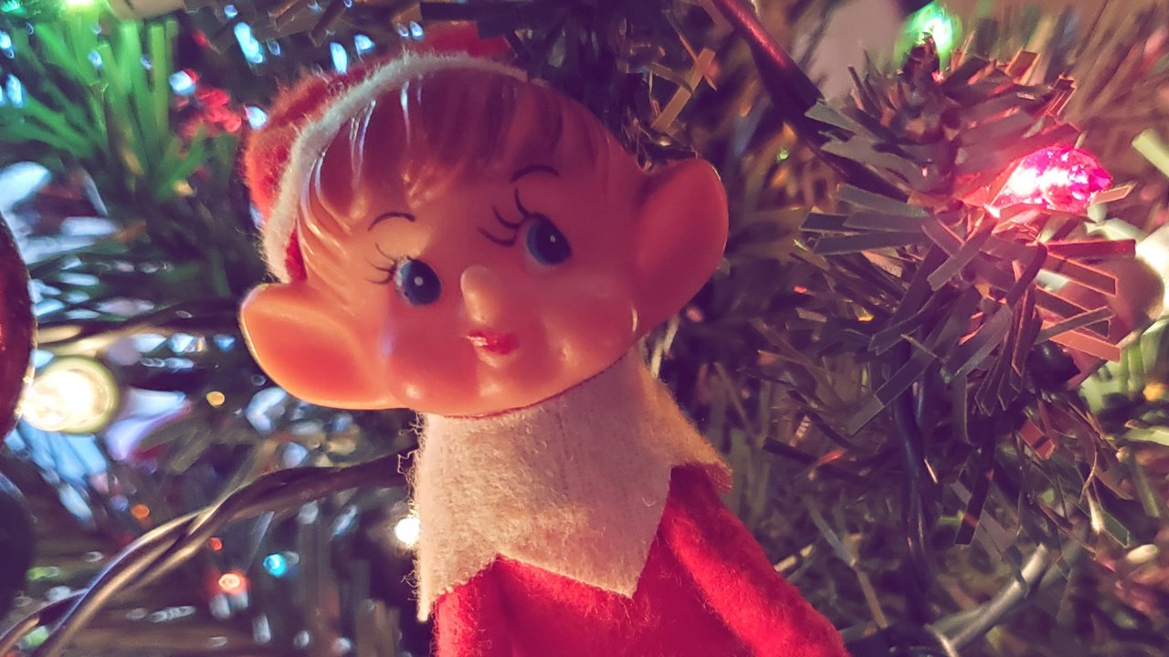 Elf on the shelf: Wir erklären dir die niedliche Weihnachtstradition