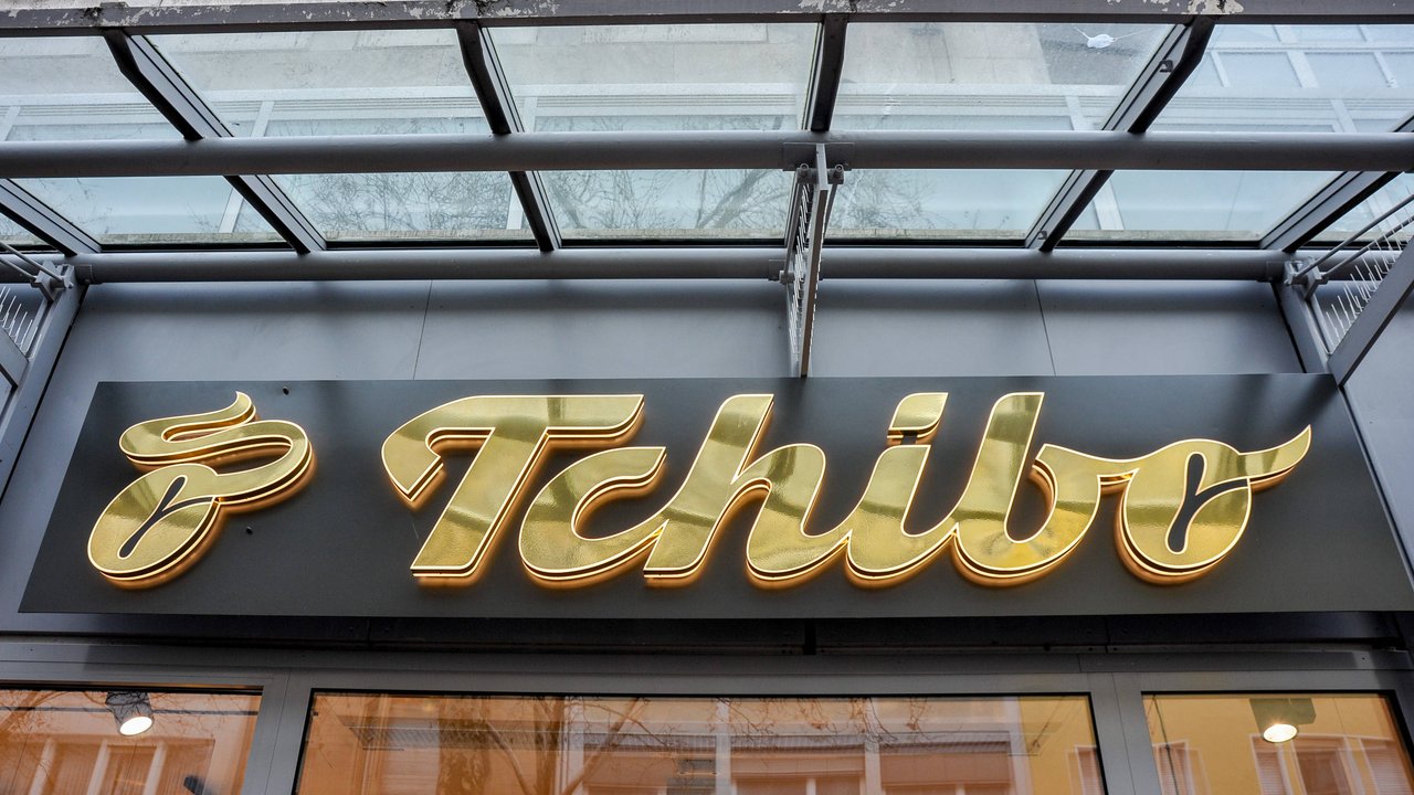 Bei Tchibo findest du schöne Bettwäsche für den Frühling.