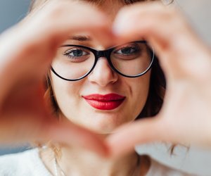 Verhindert deine Brille gute Tinder-Matches?