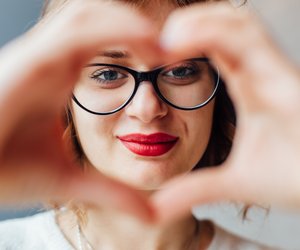 Verhindert deine Brille gute Tinder-Matches?