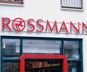 Dieser Rossmann-Lidschatten in intensivem Orange ist ein echter Herbst-Favorit