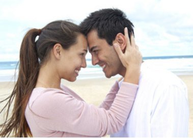 Frisch verliebt: So unterschiedlich reagieren Männer und Frauen Frisch verliebt: So unterschiedlich reagieren Männer und Frauen