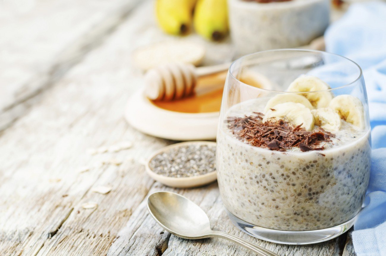 Overnight Oats mit Chia Samen, Bananen und Honig Overnight Oats mit Chia Samen, Bananen und Honig