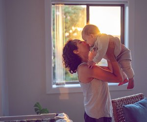Baby küssen: Warum es nicht immer eine gute Idee ist