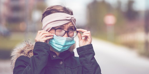 Brille beschlägt beim Maske tragen: So verhinderst du es!