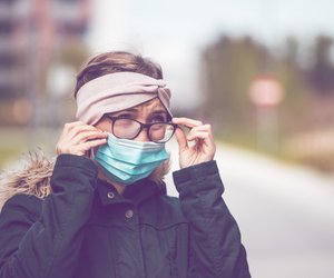 Brille beschlägt beim Maske tragen: So verhinderst du es!