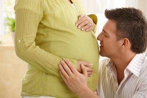 Dein Baby kann Dich und Deinen Partner in der 35. SSW hören. Dein Baby kann Dich und Deinen Partner in der 35. SSW hören.