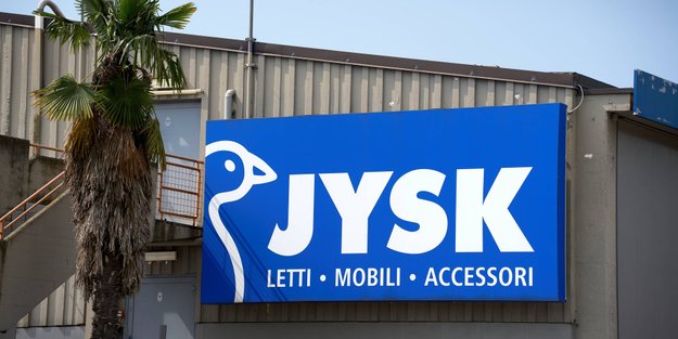 Eleganz zum kleinen Preis: Der goldfarbene Kerzenständer von Jysk für nur 6 Euro