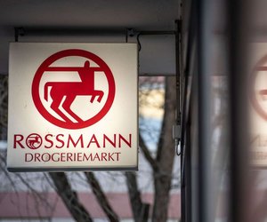 Foundation verblenden und fixieren: Mit dem beliebten 3-Euro-Make-up-Sponge von Rossmann